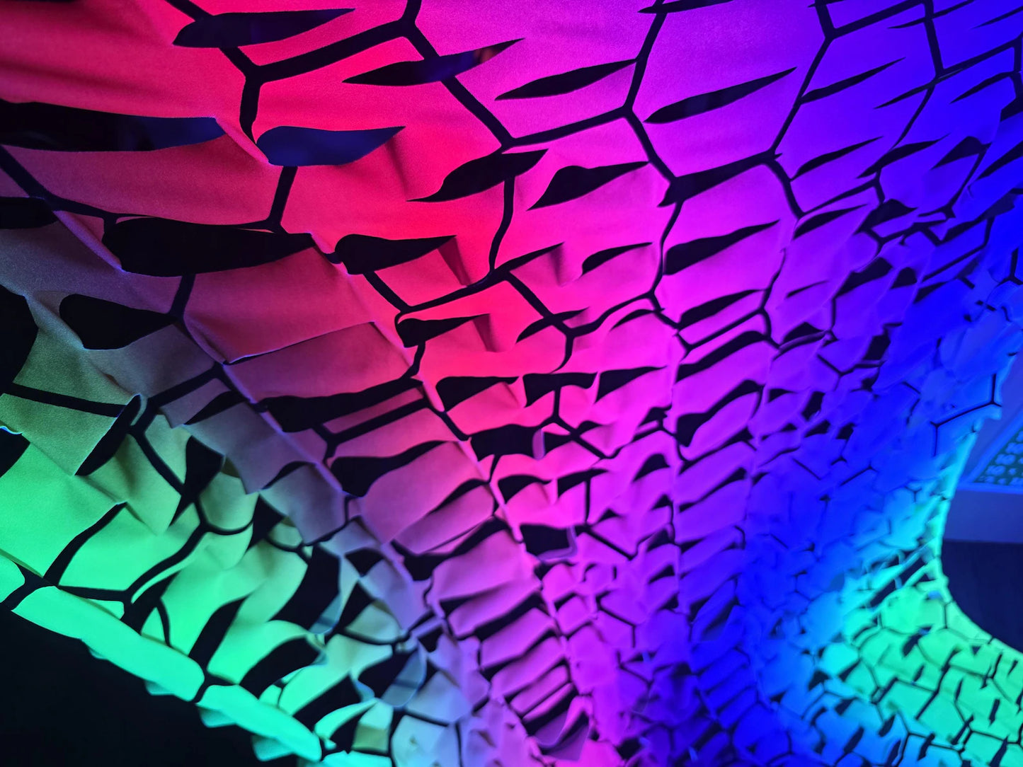 UV Décor blacklight honeycomb Camo Netting