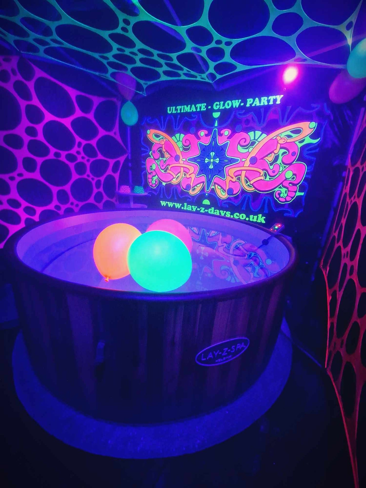 UV Ultra Glow Hot Tub Package - Lay-z-days Event's™UV Ultra Glow Hot Tub Package