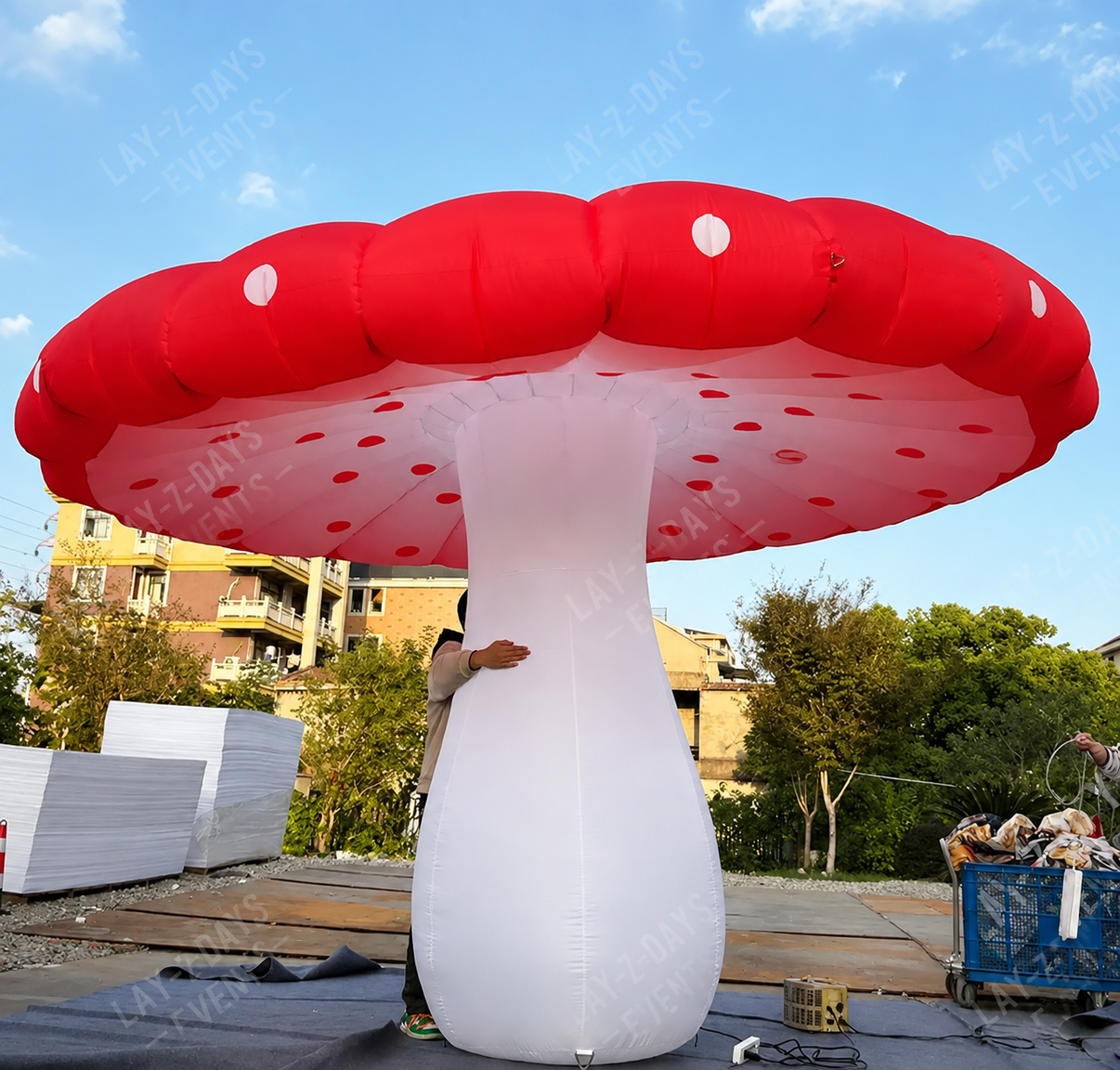 LED inflatable giant mushroom decoration by Lay-z-days Event's™, featuring a colorful, large mushroom with vibrant LED lights.