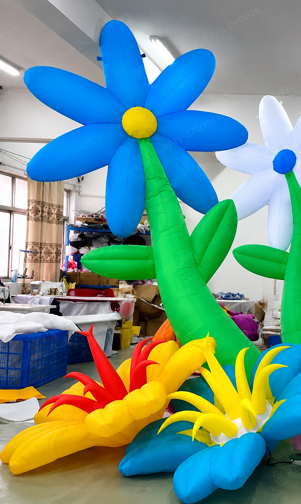 LED giant inflatable flower decoration by Lay-z-days Event's™, illuminated inflatable floral event decor for celebrations and parties.