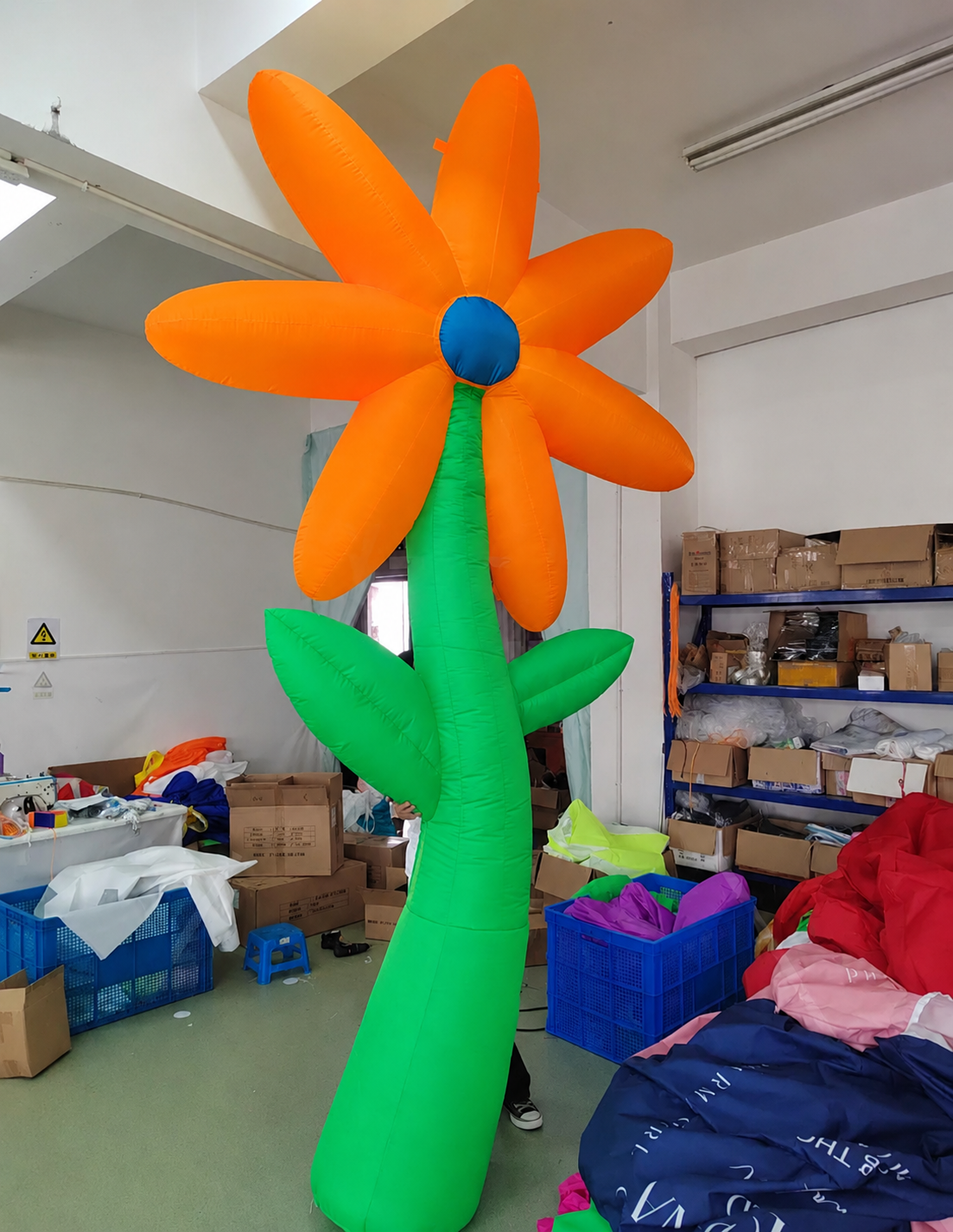 LED giant inflatable flower decoration by Lay-z-days Event's™, illuminated outdoor event decor with vibrant colors and LED lighting.