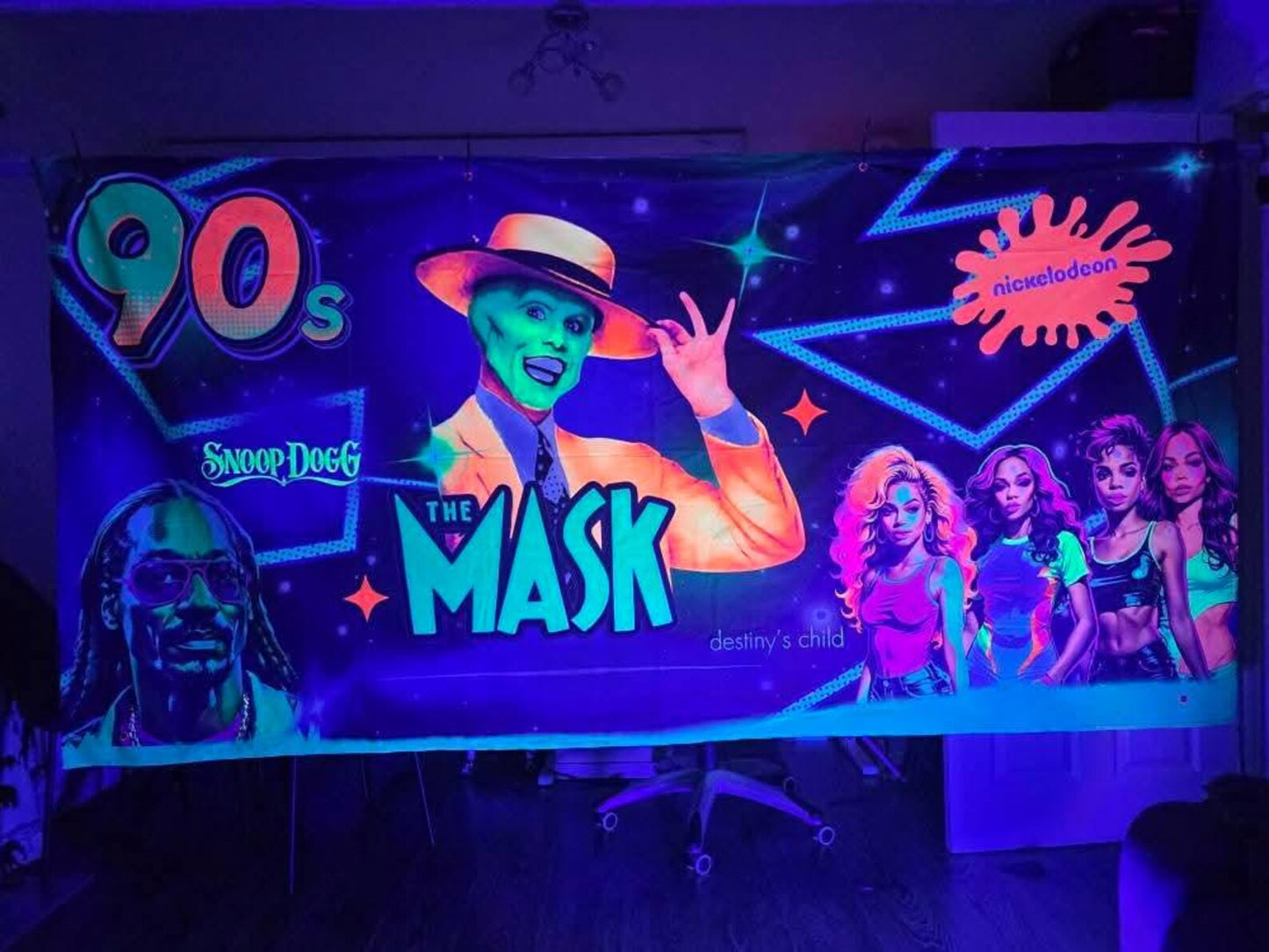 Uv Back to the 90s glow in the dark tapestry