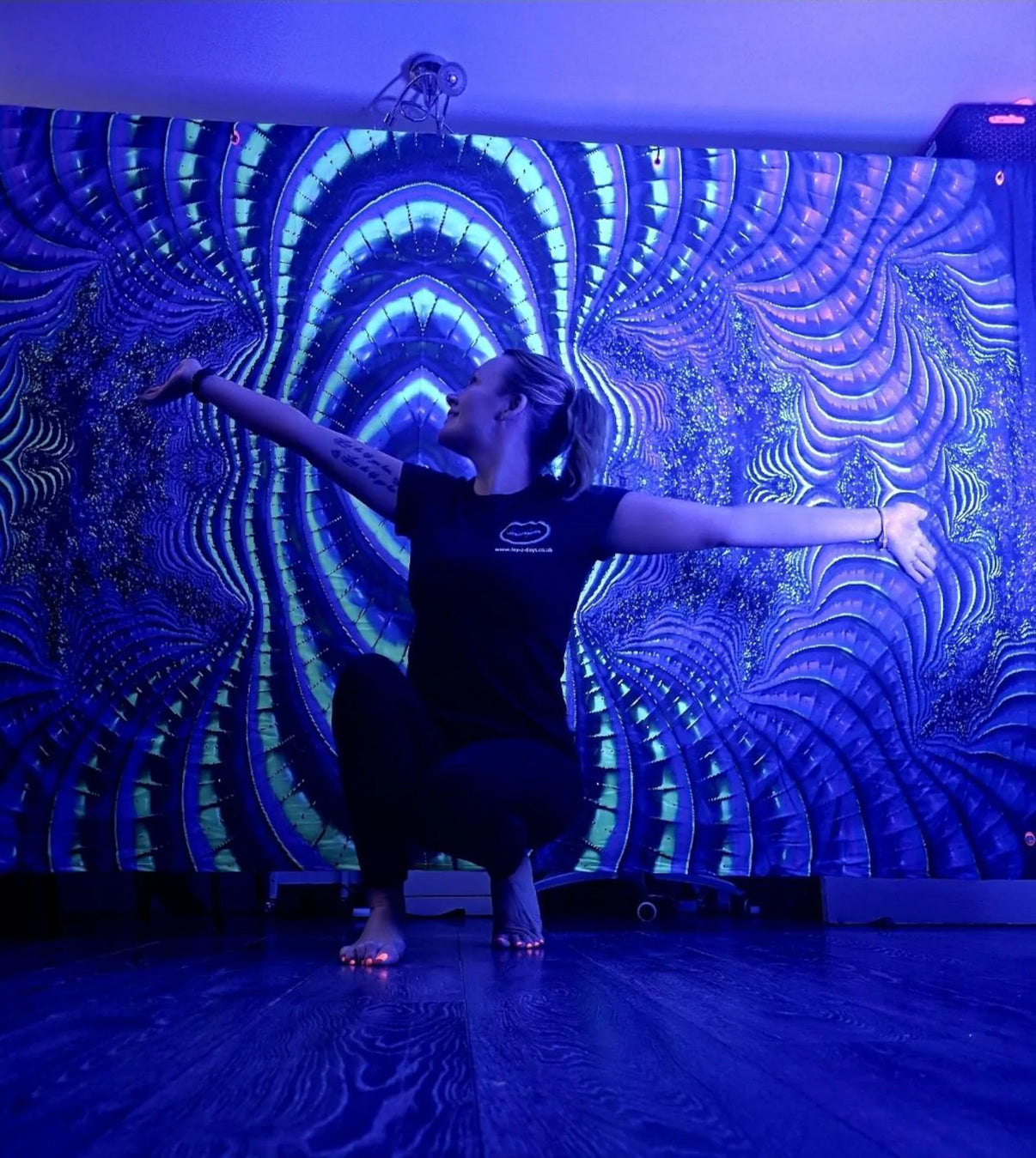 UV reactive fractal blacklight wall hanging tapestry by Lay-z-days Event’s, featuring vibrant, glowing fractal patterns for UV decorations.