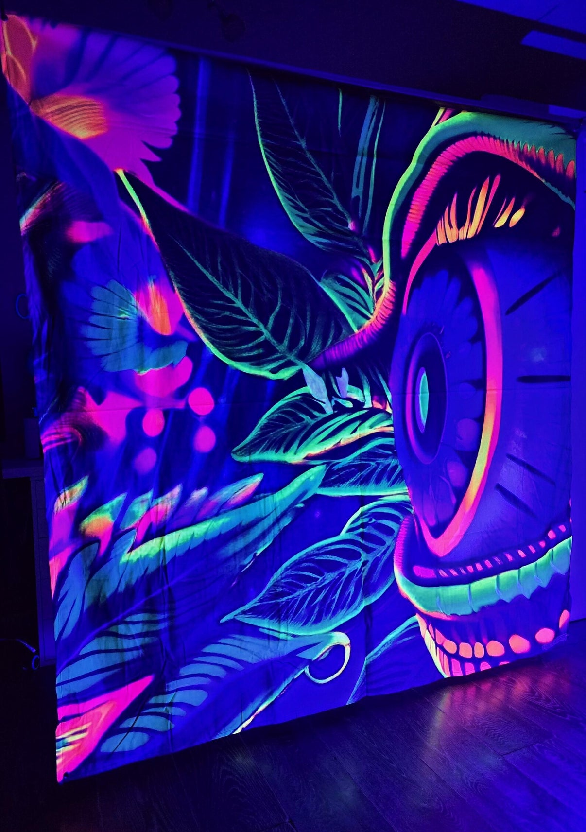 UV blacklight eye tapestry wall hanging by Lay-z-days Event's, featuring vibrant glow-in-the-dark eye design for UV decoration.