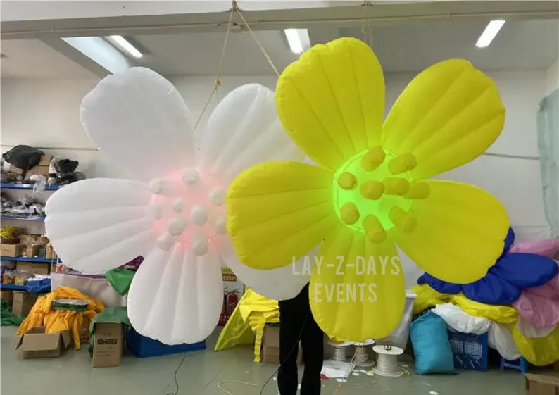 Yellow and white LED giant inflatable flower decoration by Lay-z-days Event's™, perfect for events and outdoor decor.